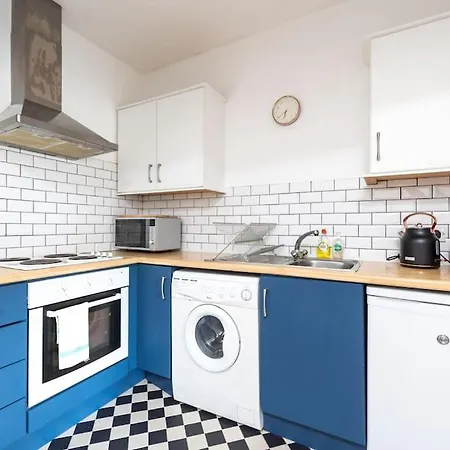 Peaceful 1 Bedroom In Portobello, Lejlighed
